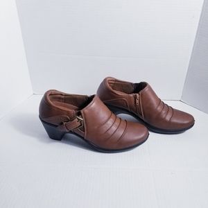 EASY STREET COMFORT WAVE BROWN WITH BLACK SOLE LOW CUT HEELED BOOTS SIZE 10